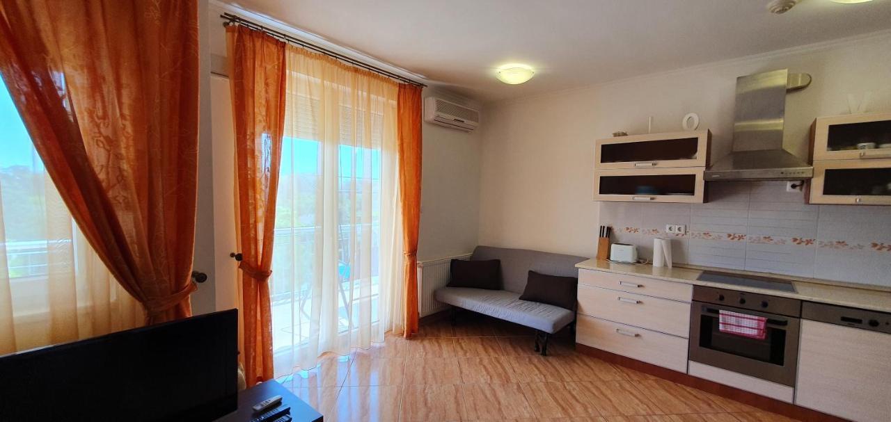 Bazsi Golden Beach Apartman Шіофок Екстер'єр фото